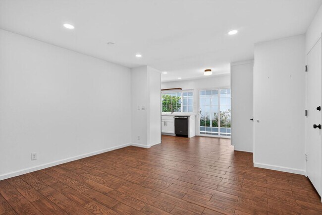 Building Photo - Sought After Mesa Verde Home