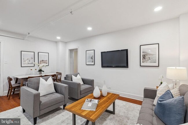 Building Photo - 2031 Locust St