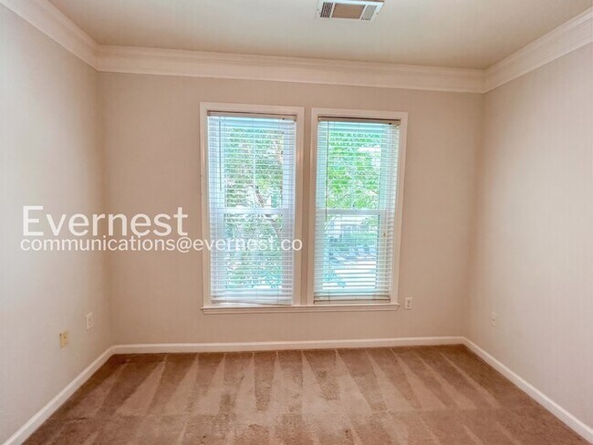 Building Photo - Lovely 2 Bed/2 Bath with Garage / Coming Soon!