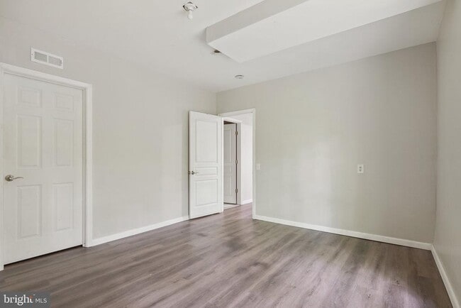 Building Photo - 51 Knickerbocker Ln