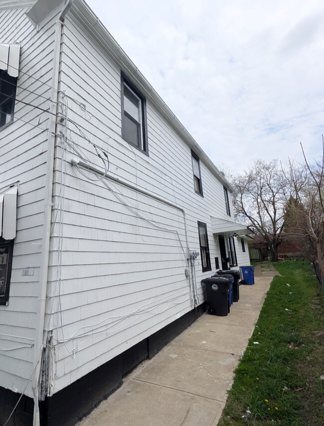 Building Photo - 1187 E 61st St