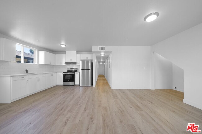 Building Photo - 236 W 84th Pl