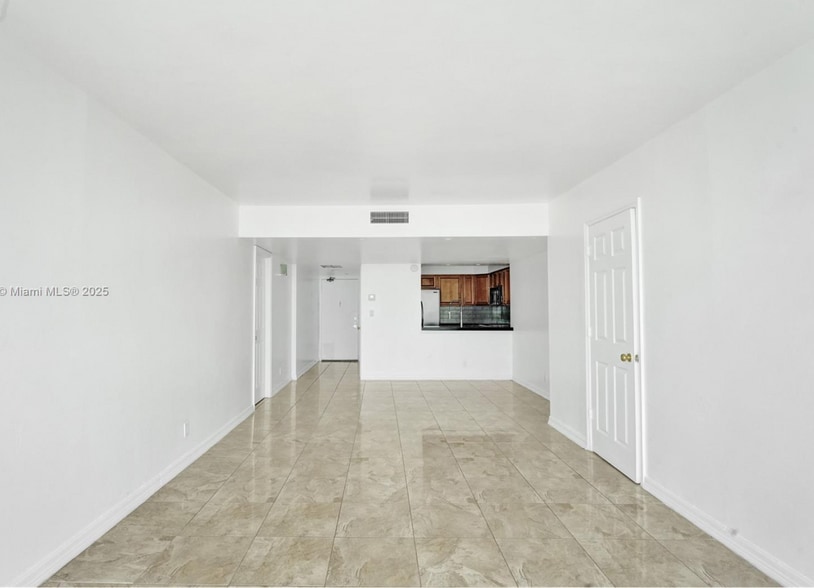 Building Photo - 20335 W Country Club Dr