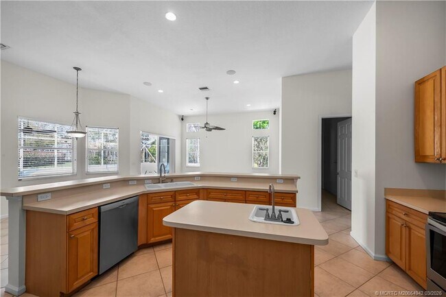 Building Photo - 2529 SW Park Meadows Trail