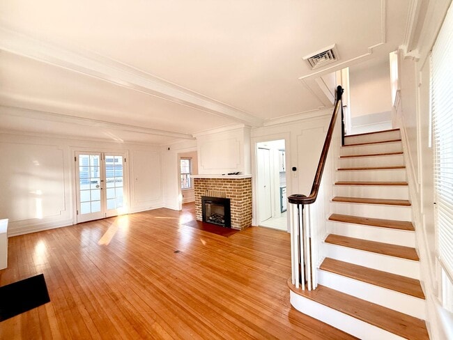 Building Photo - Timeless and Refined 3BR/2.5BA Colonial in Uptown Kingston