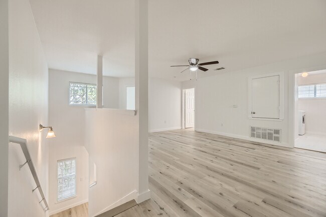 Building Photo - 1721 Poppy Seed Ln