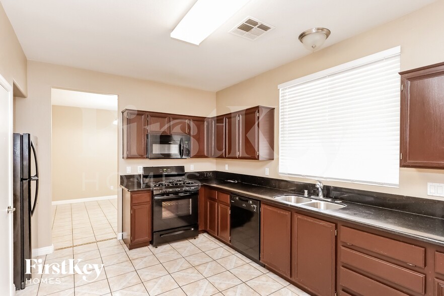 Building Photo - 5970 Tamara Costa Ct
