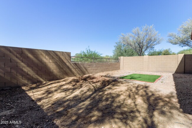 Building Photo - 2194 N Hudson Dr