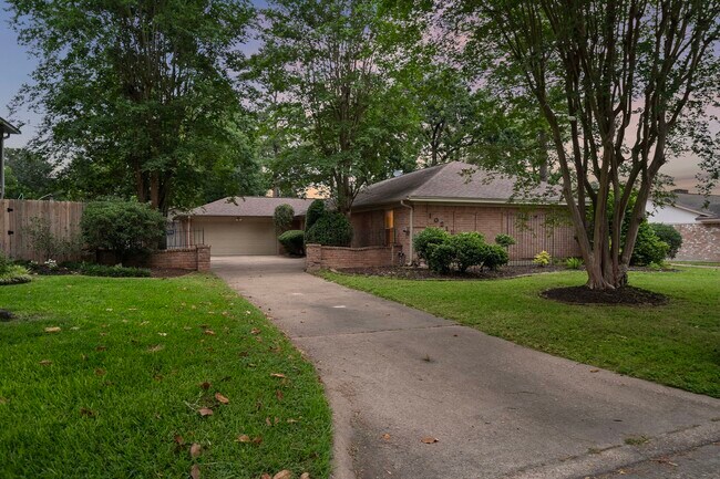 Building Photo - 10211 Cantertrot Dr