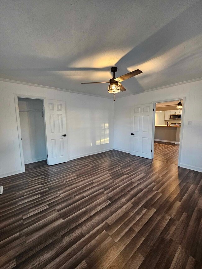 Building Photo - 203 S Fieldcrest Rd