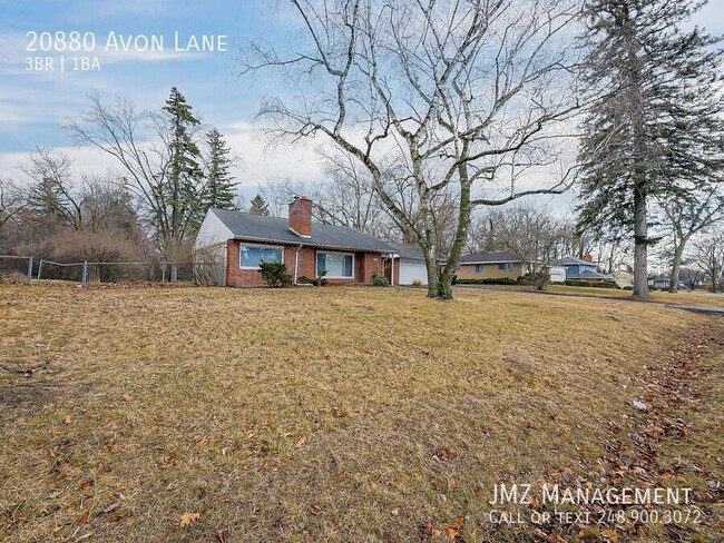 Building Photo - Welcome to this charming single-family ran...