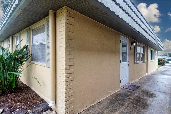 Building Photo - 201 Kings Blvd