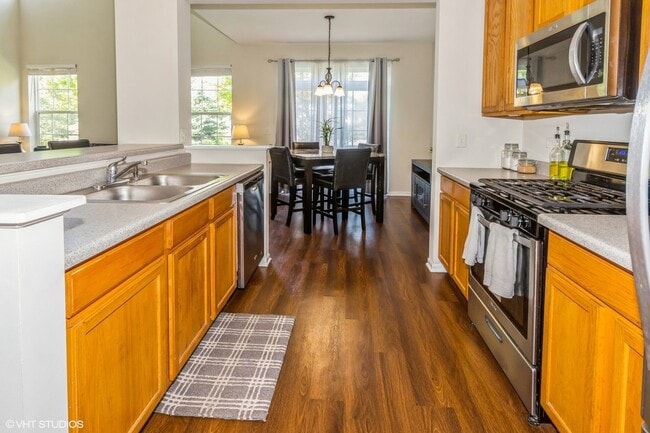 Building Photo - 24226 Walnut Cir