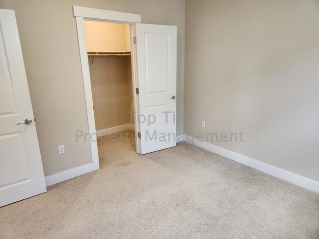 Building Photo - ***Spectacular 2-Story 4 bed, 2.5 bath, 2,...