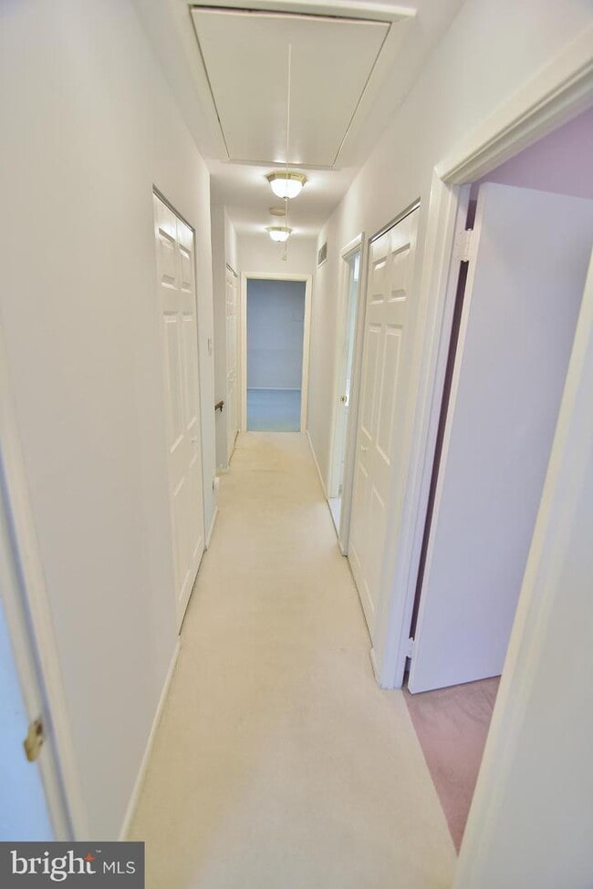 Building Photo - 21 Twin Brooks Dr