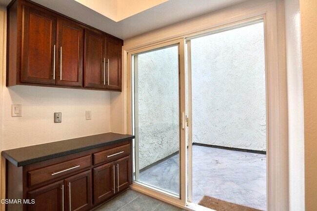 Building Photo - 11738 Moorpark St