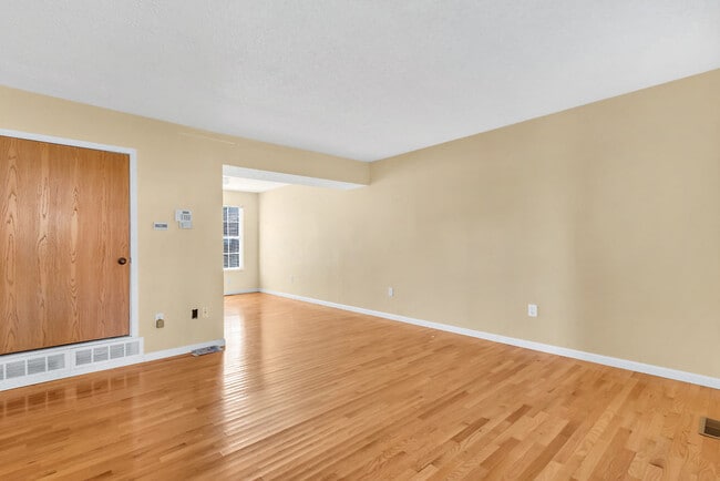 Large Living Room - 28 Linwood Ave