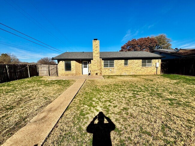 Building Photo - Freshly Remodeled 3 Bedroom 2 Bathroom Home in Frenship ISD