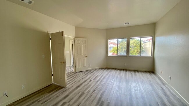 Building Photo - 115 Keil Bay