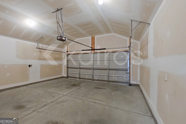 Building Photo - 203 Western Red Cedar Dr