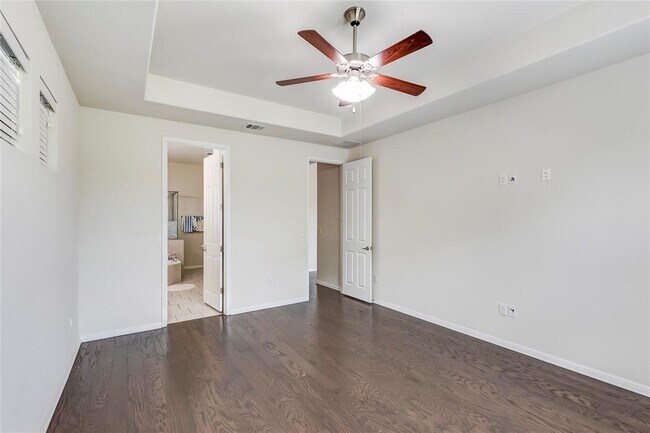 Building Photo - 923 Kingston Pl