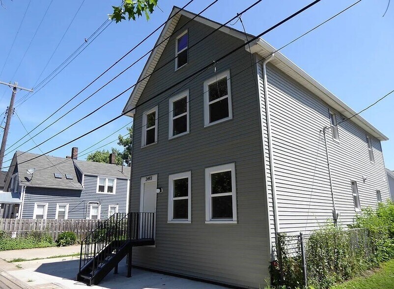 Primary Photo - 2493 Thurman Ave