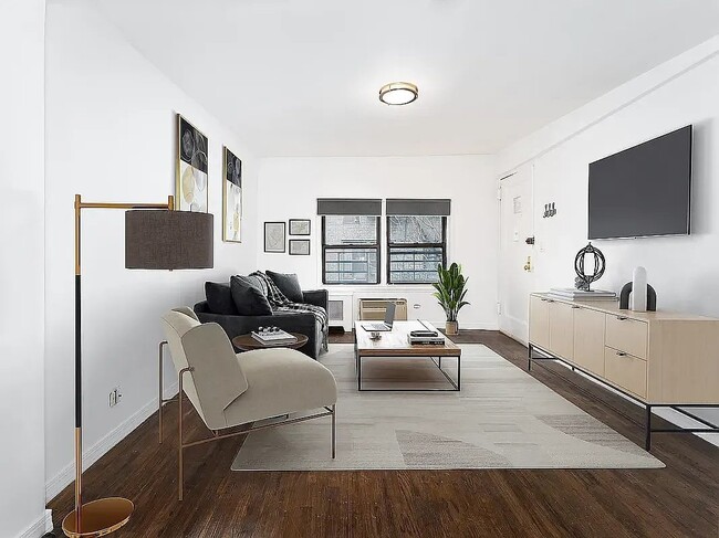 Building Photo - 32 Cornelia St