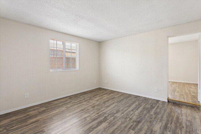 Building Photo - Completely updated minutes to Hiking at South Mountain!!!  Brand New Paint, Tile and Laminate Thr...
