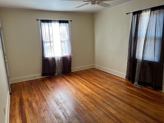 Building Photo - 513 E 14th St