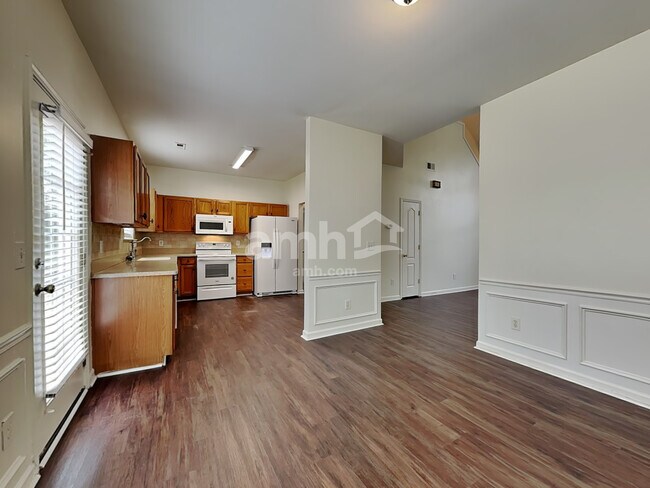 Building Photo - 3439 Silverlake Ct