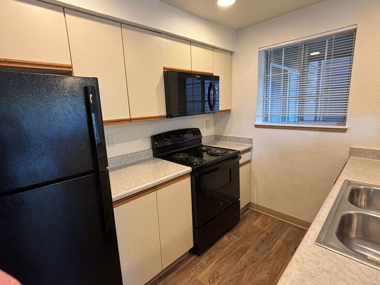 Interior Photo - Oakridge