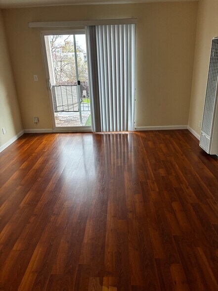 Building Photo - 819 Palm Ave