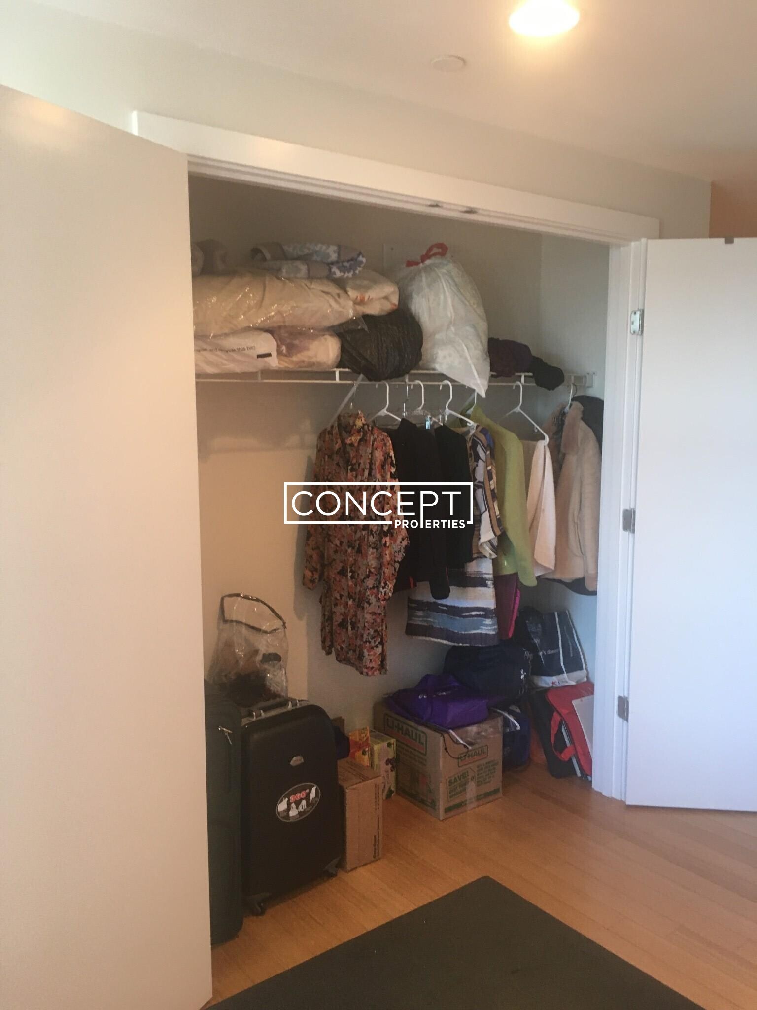 Building Photo - 601 Albany St