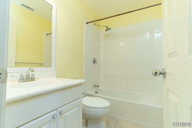 Building Photo - Fairways Edge, 3br/2.5ba w/yard (pets nego...
