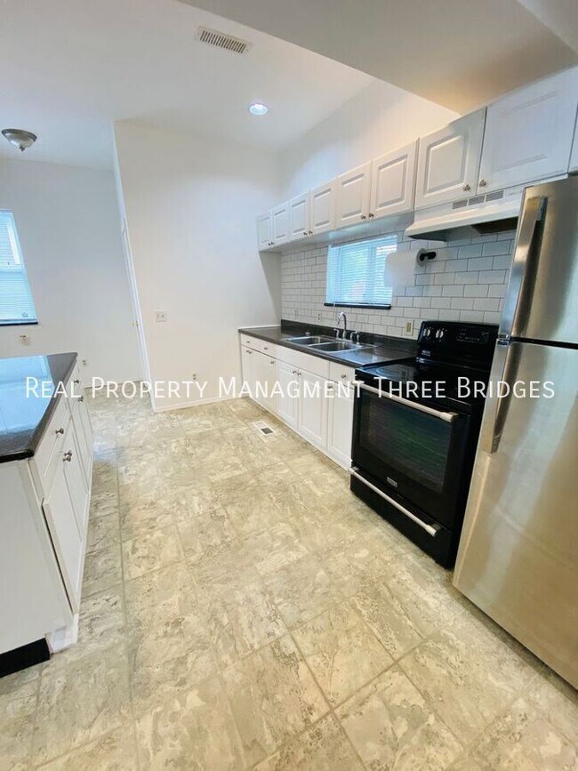 Building Photo - 1293 Purcell Ave