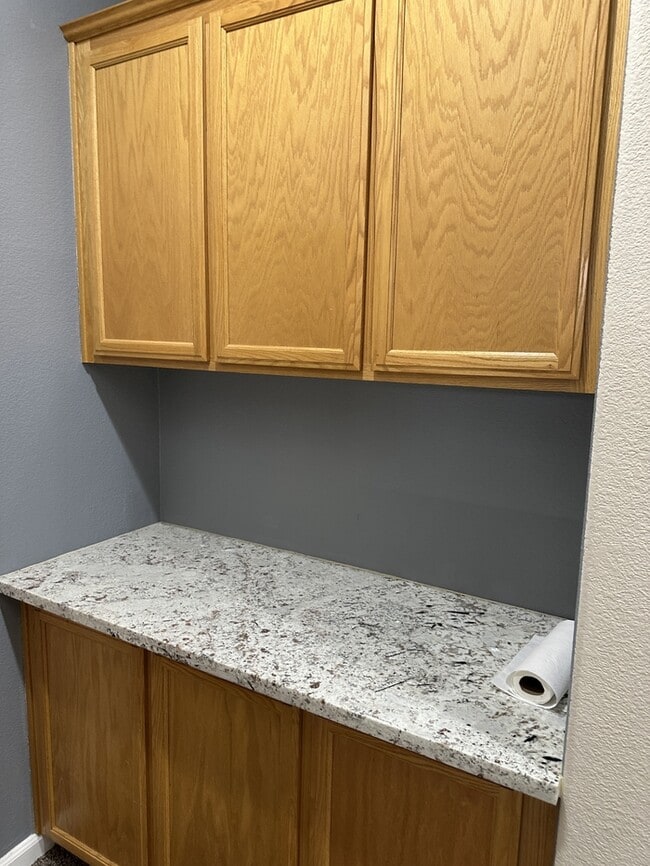 Building Photo - Weston Ranch 4 Bedroom 2.5 Bathroom Home