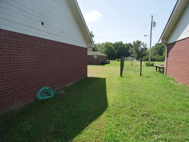 Building Photo - Allynne Ct Duplex