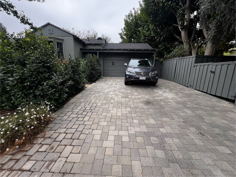 2 car driveway - 5105 Morella Ave