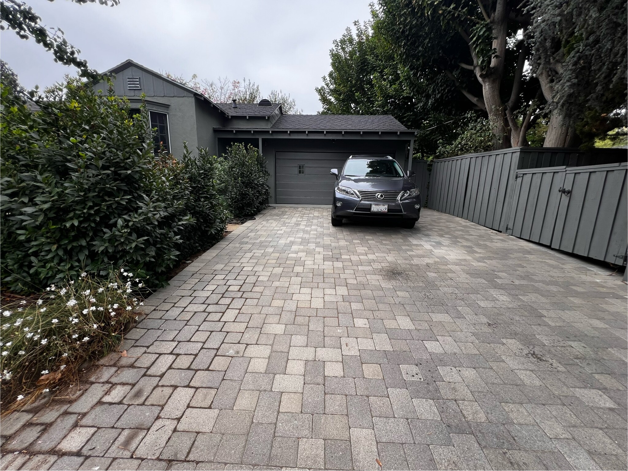 2 car driveway - 5105 Morella Ave