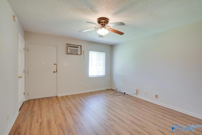 Building Photo - 1328 Oshaughnessy Ave NE