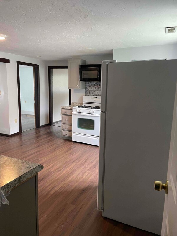 Building Photo - 69 Gage St