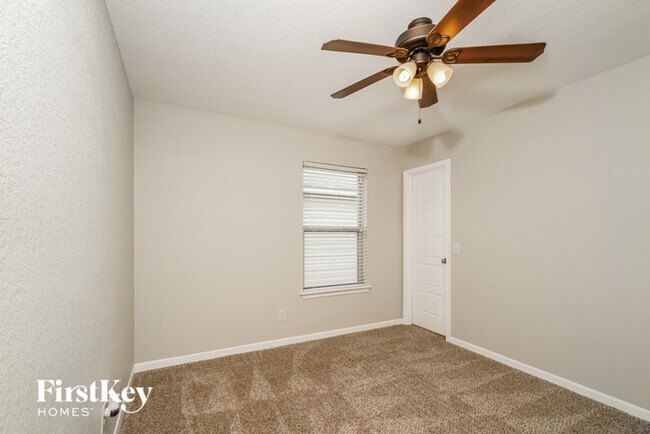 Building Photo - 205 Highland Pl