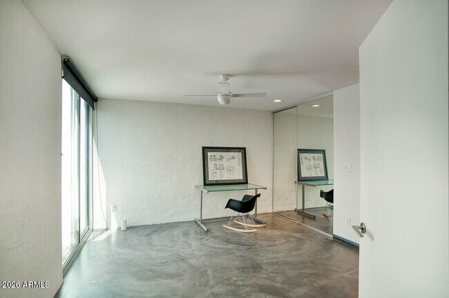 Building Photo - 3261 E Camelback Rd