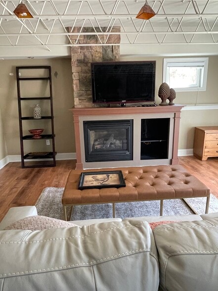 Building Photo - 421 Senter Dr