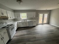 Building Photo - 3 bedroom, 1.5 bath Townhome