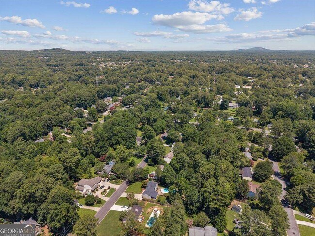 Building Photo - 472 Barnsdale Dr
