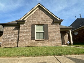 Building Photo - Charming 3BR/2BA Bartlett Area Home | Soaring High Ceilings, Fireplace & 2-Car Garage