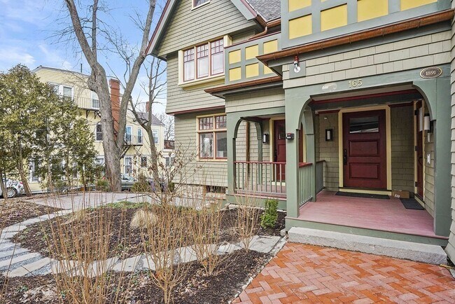 Building Photo - 165 Winthrop Rd