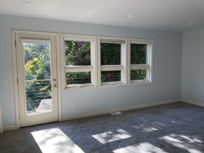 Building Photo - CHARMING MULTNOMAH VILLAGE CUSTOM HOME AVA...