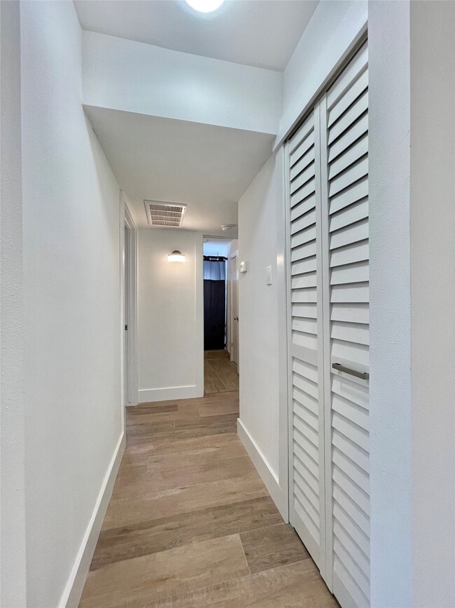 Building Photo - 614 Kipling St